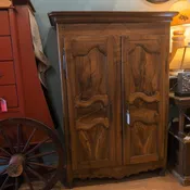 ANTIQUE FRENCH 18TH CENT LINEN PRESS / ARMOIRE, FRUIT WOOD.