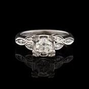 Antique 1930 Diamond Ring in Platinum