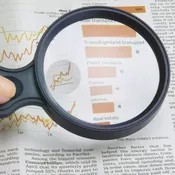 2.5x Handheld Magnifying Glass * Portable and Lightweight Magnifying Glass * with 5x Spot Lens