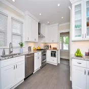 Ice White Shaker 10 Ft Kitchen Cabinet Set (RTA Preconfigured Bundle)