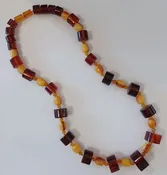 1950s chunky bakelite necklace in Sherry wine & butterscotch tones. 27". nlbk809