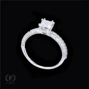 1.06 CARAT PRINCESS-CUT DIAMOND ENGAGMENT RING