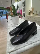 art. 501 Bassaran Black Leather Square-Toe Low Heel Pumps