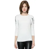 Mix matched style leopard print t-shirt.
