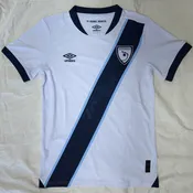 Jersey Local Guatemala 2025 de Umbro – Camiseta Oficial de la Selección