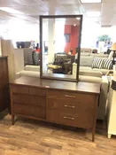 Broyhill "Saga" MCM 6-dwr Dresser & Mirror