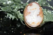 10K and 14K Yellow Gold Oval Shell Cameo Pendant/Brooch
