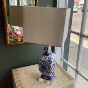 (1/2) Porcelain Jar Asian Style Lamp