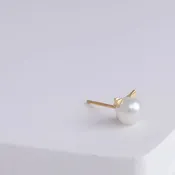 Cat akoya pearl stud