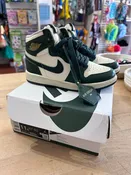 1 Retro High OG Green Fir - like new - 11C