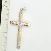 10KT YELLOW GOLD STICK CUT CROSS WITH ILLUSION SET CENTER DIAMOND