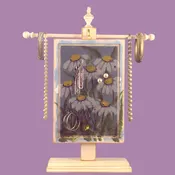 Hand-Painted Earring Holder – Daisies Design | Classic Series