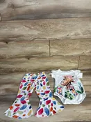 2pc Giraffe Bodysuit and Pant Set White sz 12-18m