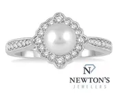 10kt White Gold Pearl and Diamond Ring