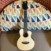 Anuenue Moon Bird UC200 Concert Spruce Top  #2501051