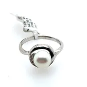 10kt White Gold Diamond & Pearl Ring