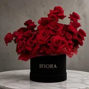 Aromatyczna gracja — róże w pudełku