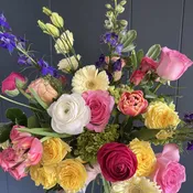 ARTFUL SEASONAL HAND-TIED BOUQUET