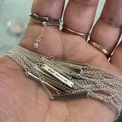 Bar bracelet with star and adjustable chain