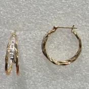 14kt Gold Lady's Twisted, Double Hoop, Diamond Fashion Earrings w/10 Diamonds