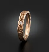 Narrow Borderless Infinity Knot