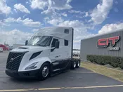 2025 VOLVO VNL660
