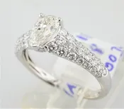 18k natural diamond engagement ring