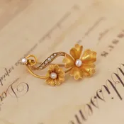 Antique Flower with Pearl Pin