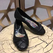 Born Shoe Size 7.5 Flats