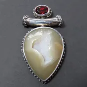 9J8248 - Botswana Agate & Garnet