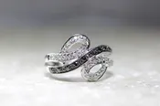 14k WHITE GOLD LADIES BLACK AND WHITE DIAMOND RING BAND
