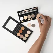 Customize Your Eye Shadow Palette