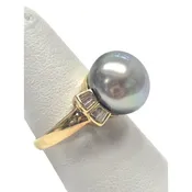 GREY FRESHWATER PEARL RING W/ BAGETTE DIAMONDS