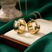 10K Yellow Gold Cube Stud Earrings – Minimalist Geometric Design