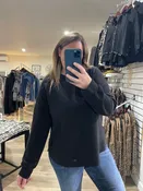 BLACK CLOUD FABRIC CURVED HEM KNIT TOP