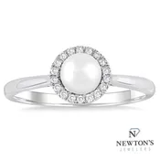 10kt White Gold Pearl & Diamond Halo Fashion Ring (0.07ct)