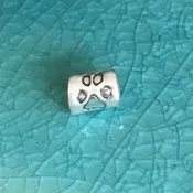 Paw print barrel bead