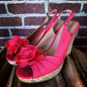 CL by Laundry salmon flower top wedge sandals (size: 10)