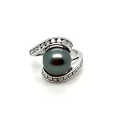 14k Gold Black Pearl with Diamond Ring