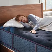 Beautyrest World Class Hybrid Level 3 Medium 13" Hybrid Medium Mattress