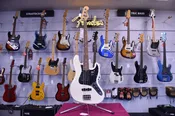 Fender American Performer 4-String Jazz Bass in Arctic White w/Rosewood Fingerboard