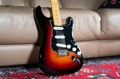 AMERICAN PROFESSIONAL CLASSIC STRATOCASTER Pre-Owned