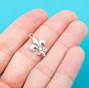 100 bulk package Silver Tone Fleur de Lis Charms Pendants 18x12mm chs0251b