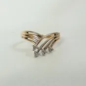 10K .04TW Diamond Fashion Ring