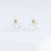 Ballon white pearl stud