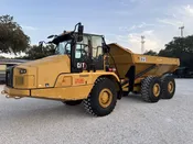 2021 CATERPILLAR 725