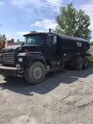 (1993) MACK 4000 GALLON WATER TRUCK WITH 319,000 MILES