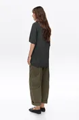 Camiseta pechera encajes negro lavado