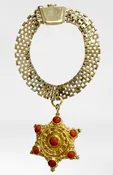 18k Etruscan Coral Fob