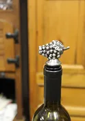 Grapes Wine Pourer © 2017 Spectrum Wine
